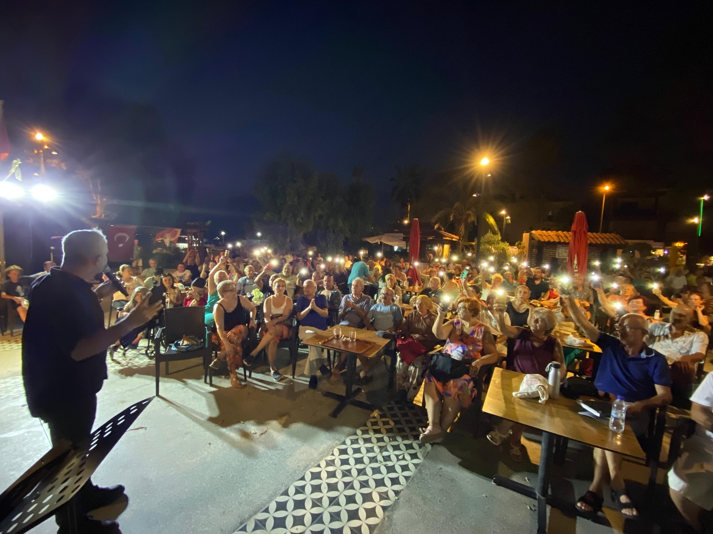 Müzikli Fethiye akşamları renkli sahnelerle devam ediyor!