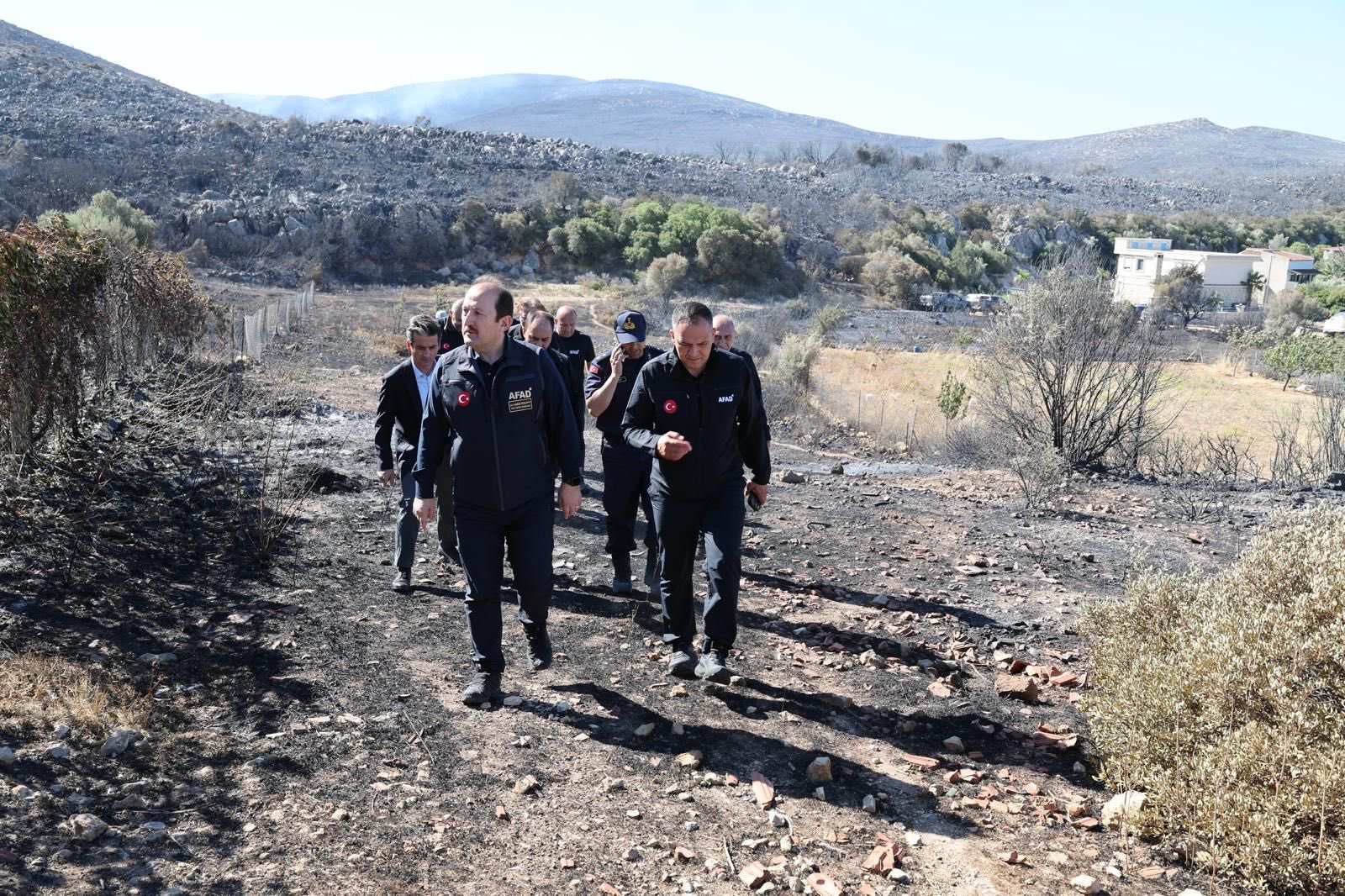 AFAD Başkanı Pehlivan, Çeşme'de yangın bölgesinde