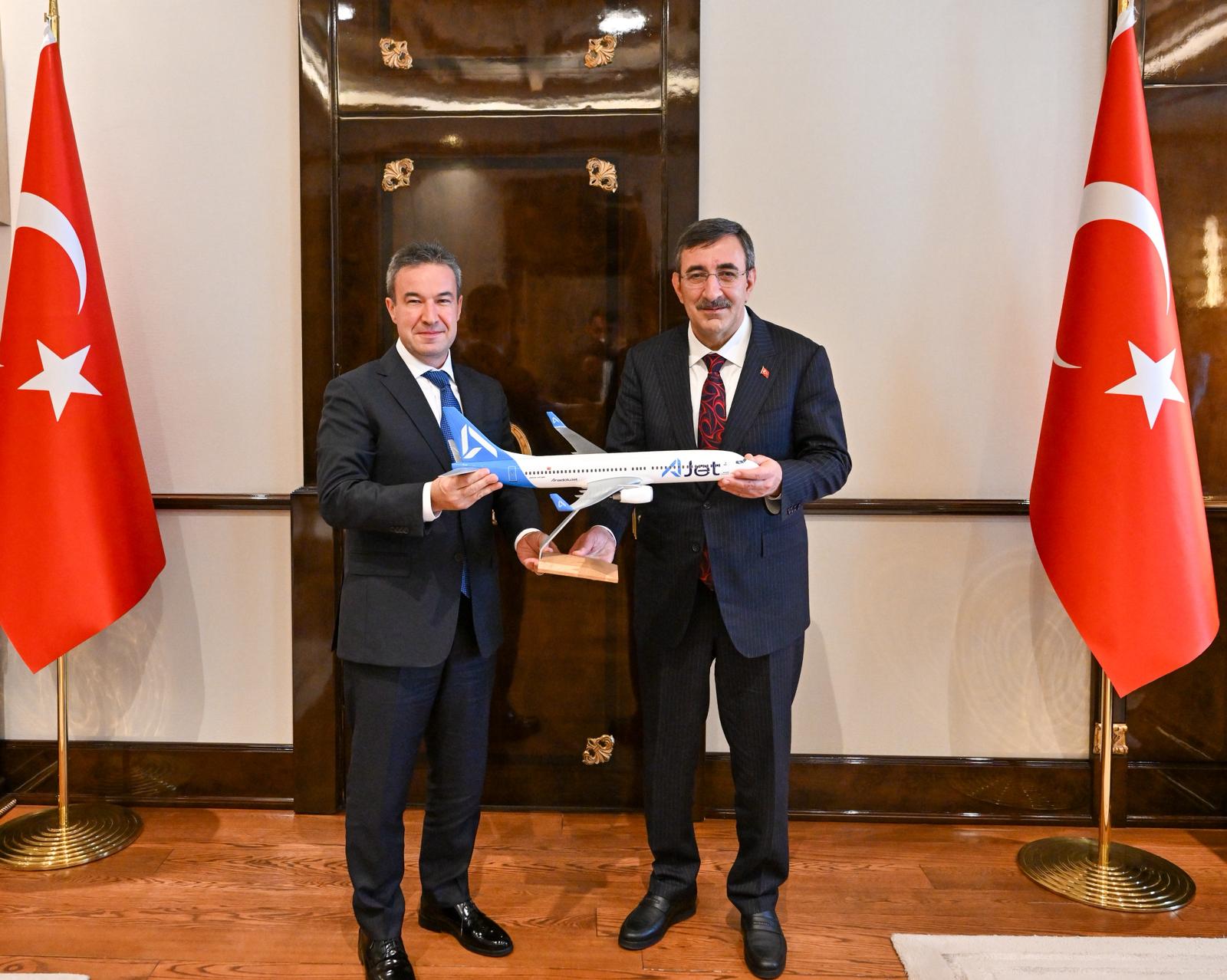 Cumhurbaşkanı Yardımcısı Cevdet Yılmaz, AJet Genel Müdürü Kerem Sarp’ı kabul etti