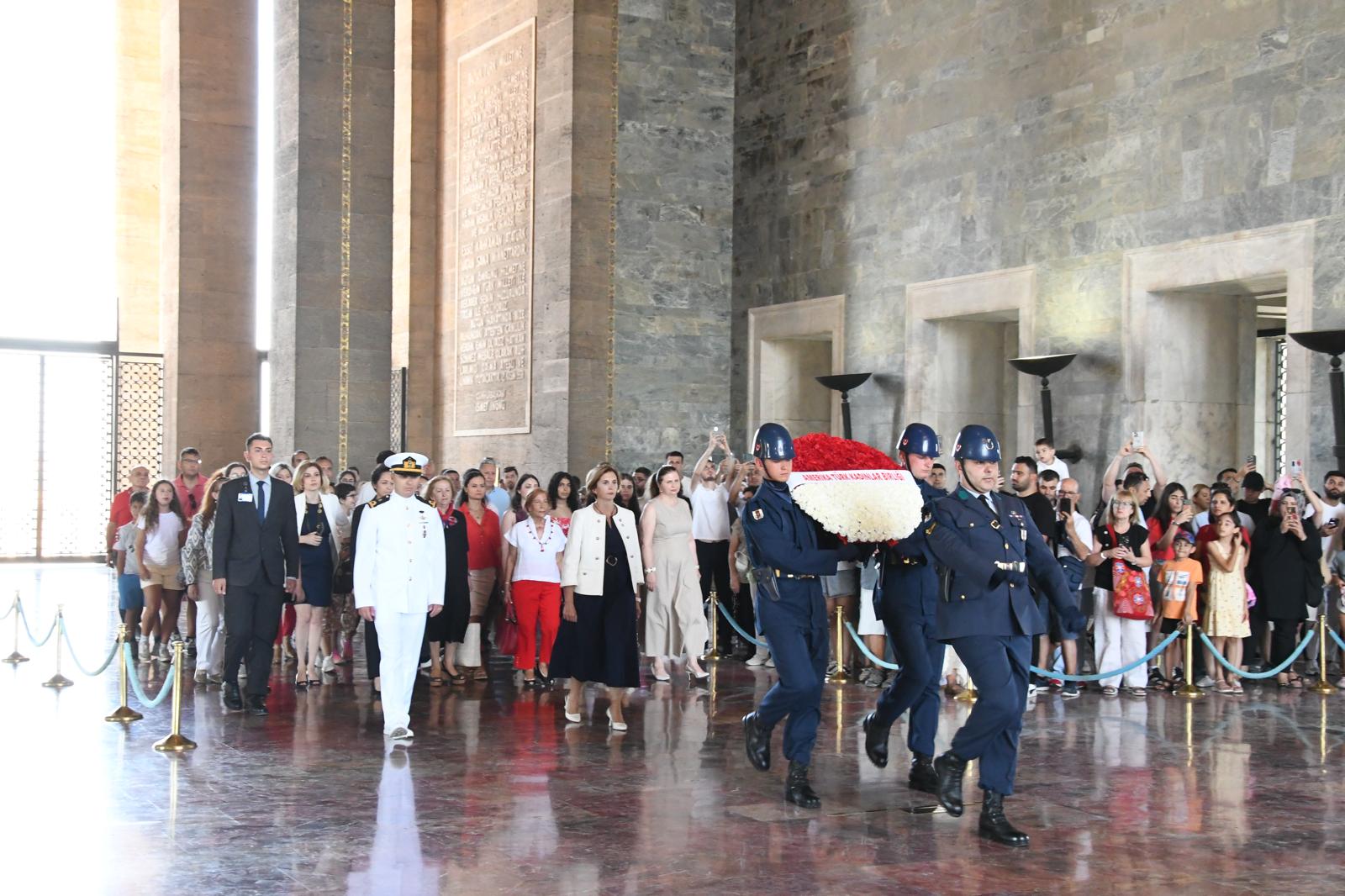 Amerika Türk Kadınlar Birliği’nden Anıtkabir’e anlamlı ziyaret