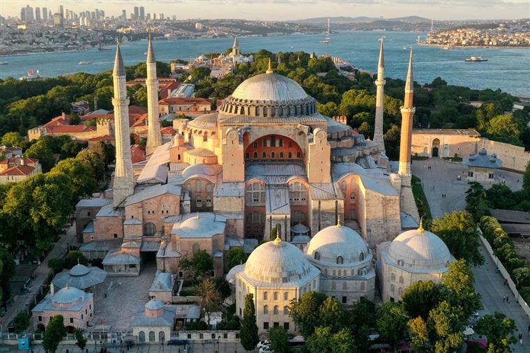Ayasofya-i Kebir Camii 40 milyon ziyaretçiyi ağırlayarak rekor kırdı