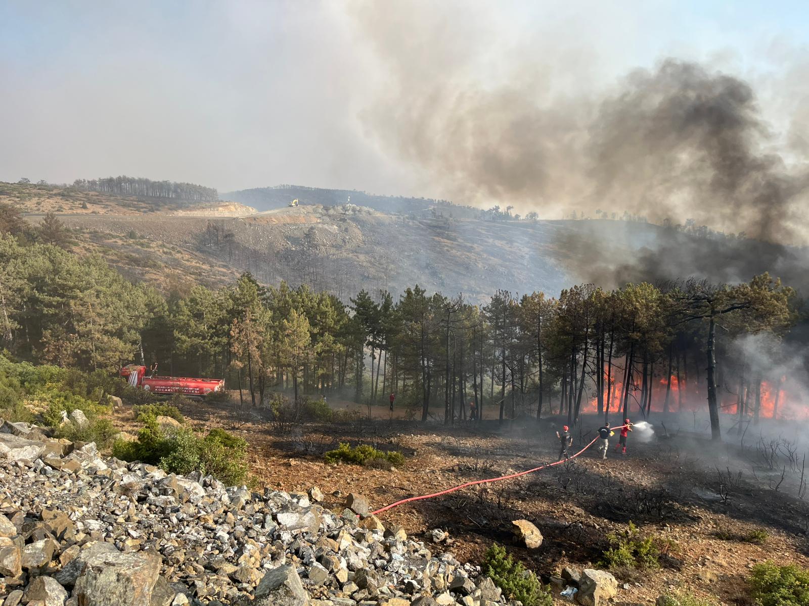 Makilik ve Otluk alanda çıkan yangın büyümeden söndürüldü