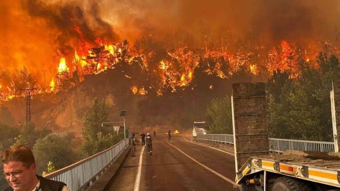 Bursa’daki orman yangını yeniden alevlendi: 1 itfaiye eri hayatını kaybetti