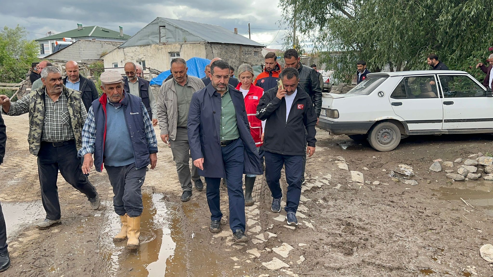 AK Parti Kars Milletvekili Adem Çalkın Heyetle birlikte sel bölgesinde incelemelerde bulundu
