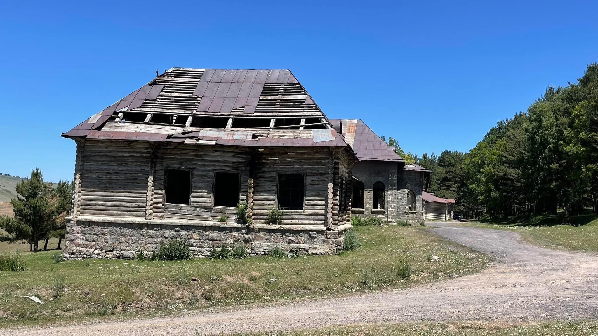 Tarihi Katarina Köşkü sahipsiz kaldı: Definecilerin ve hayvanların barınağına dönüştü