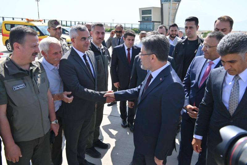 Tarım ve Orman Bakanı İbrahim Yumaklı Iğdır’da çiftçilerle buluştu