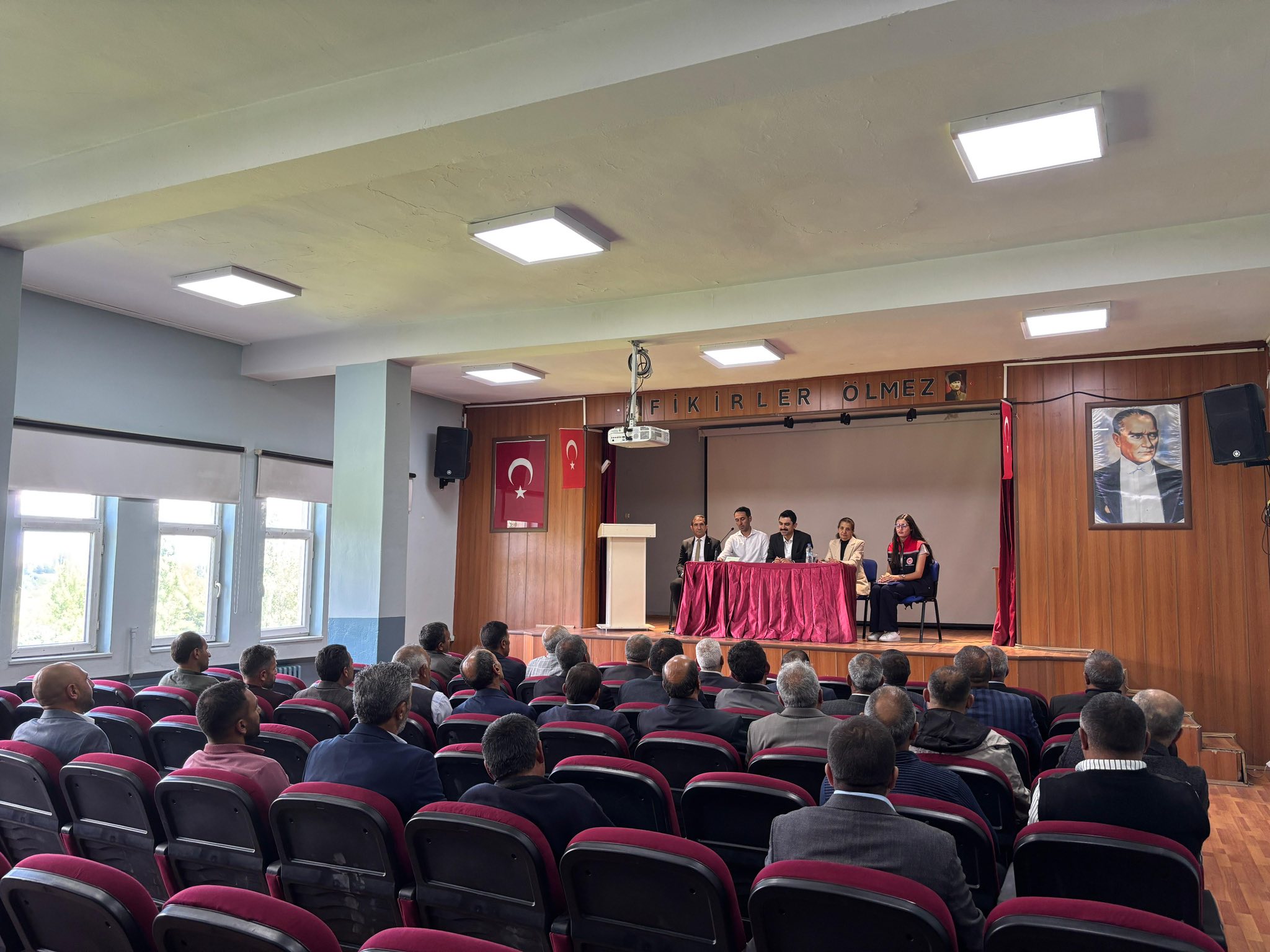 Susuz Kaymakamı Muhammed Emin Tutal, Muhtarlarla Tanışma toplantısı düzenledi