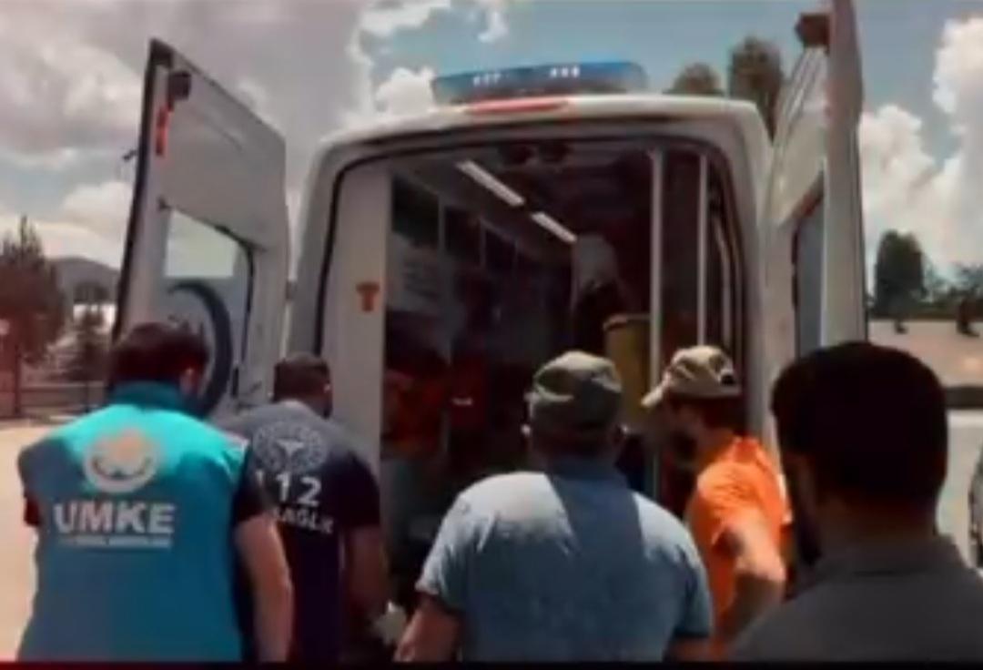 Kars’ın Sarıkamış'ta tarlada yaralanan çiftçinin yarasına 112 Acil merhem oldu