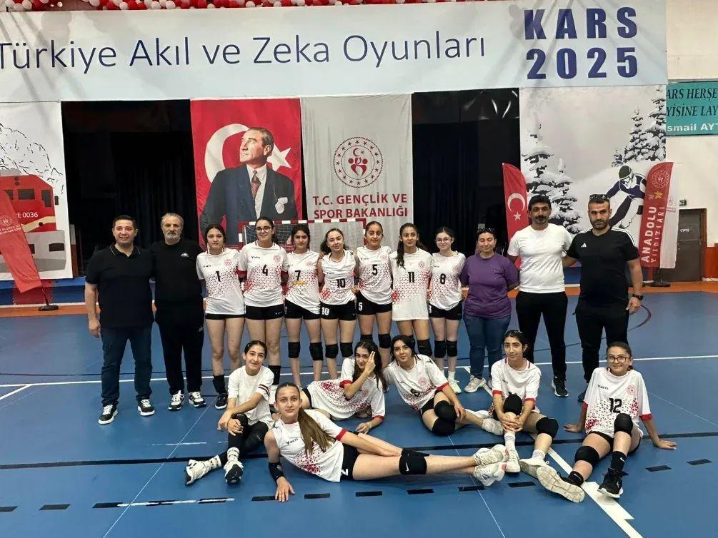 15 Temmuz’un ruhu sahaya yansıdı: Kars – Artvin voleybol müsabakasında dostluk kazandı