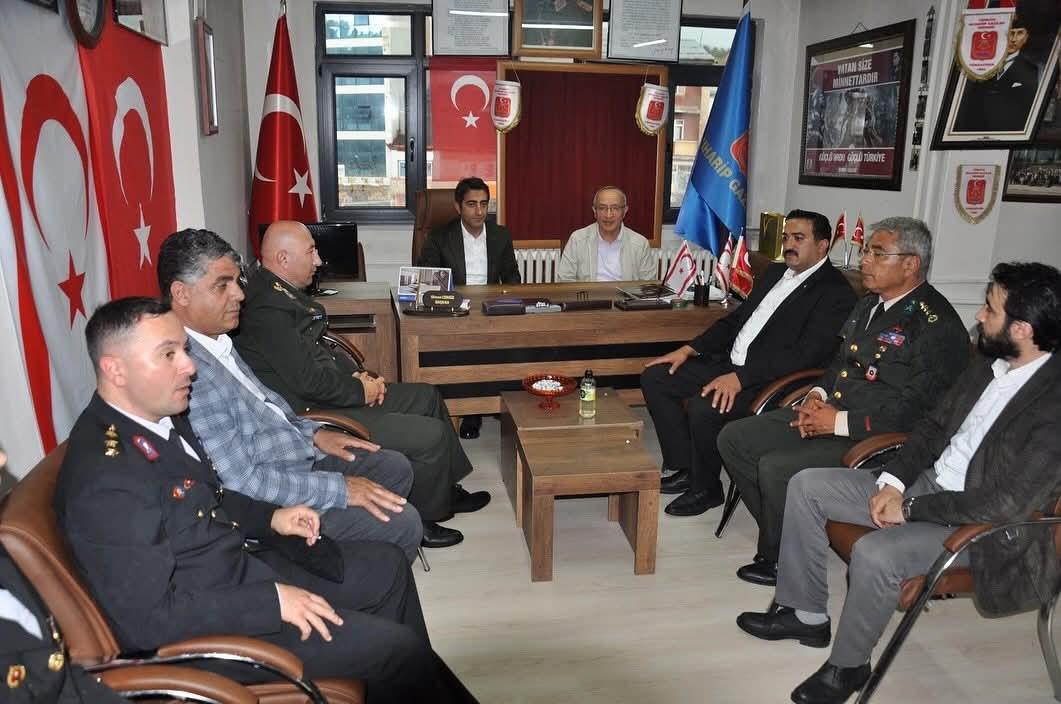 Sarıkamış Kaymakamı Enis Aslantatar ve Belediye Başkanı Serdar Kılıç, Muharip Gazileri ziyaret etti