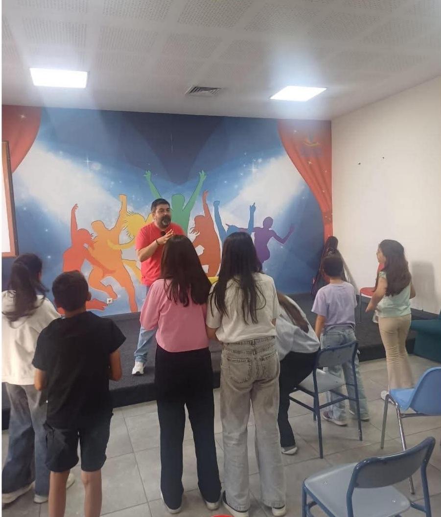 Kars’ta çocuklar “Geleceğe Emniyetli Adımlar” projesiyle drama kursuna başladı