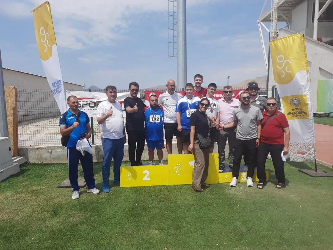 Özel sporcular Türkiye Atletizm Şampiyonası'nda Kars rüzgarı esti