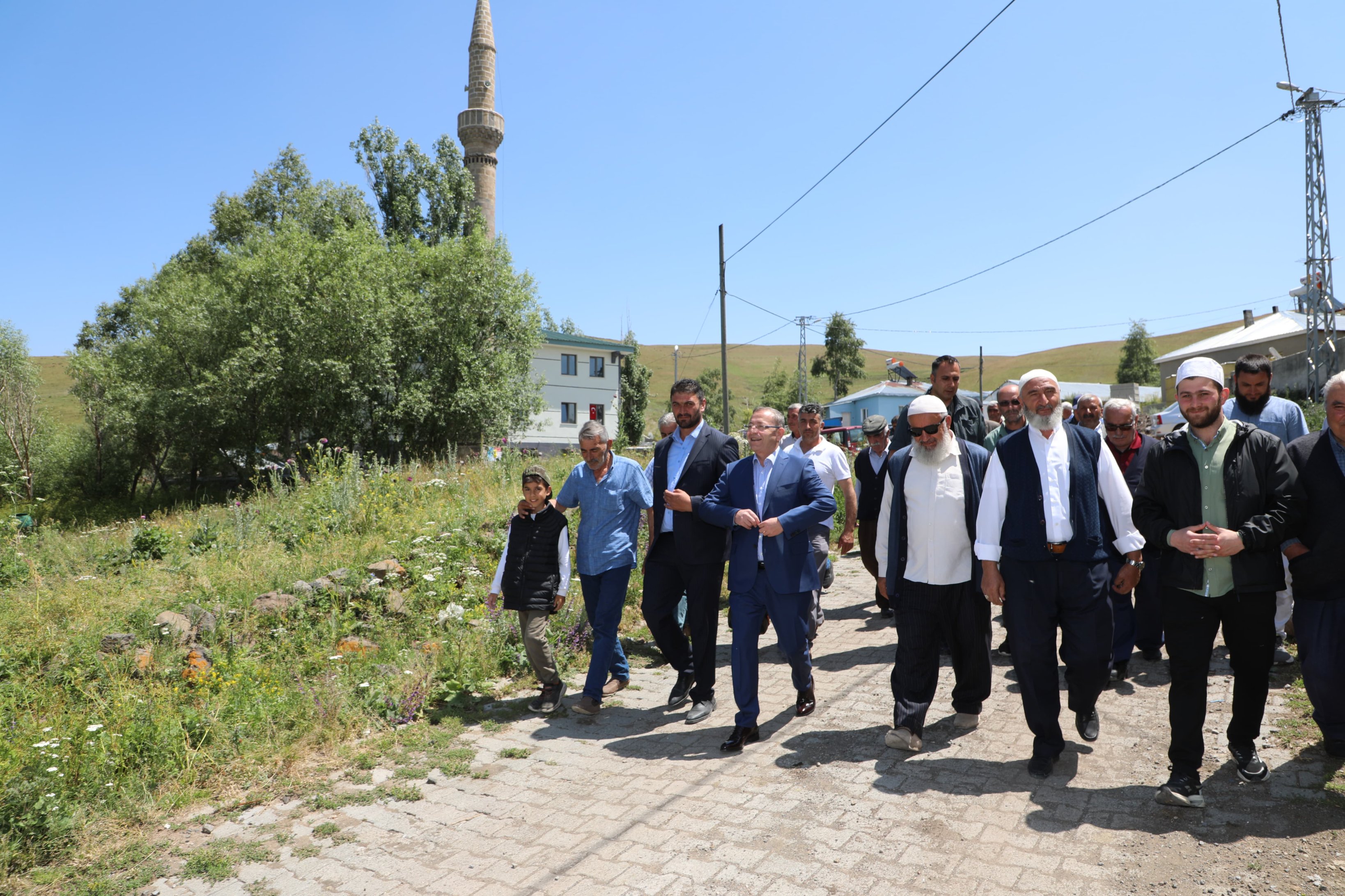 Kars Valisi Ziya Polat, Karaçoban köyü’nde vatandaşlarla buluştu