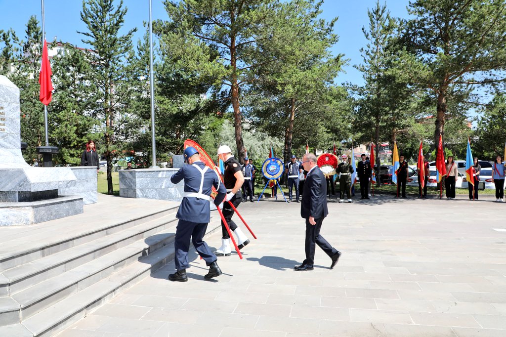 15 Temmuz Demokrasi ve Milli Birlik Günü Kars’ta Çelenk Sunma Töreni ile başladı