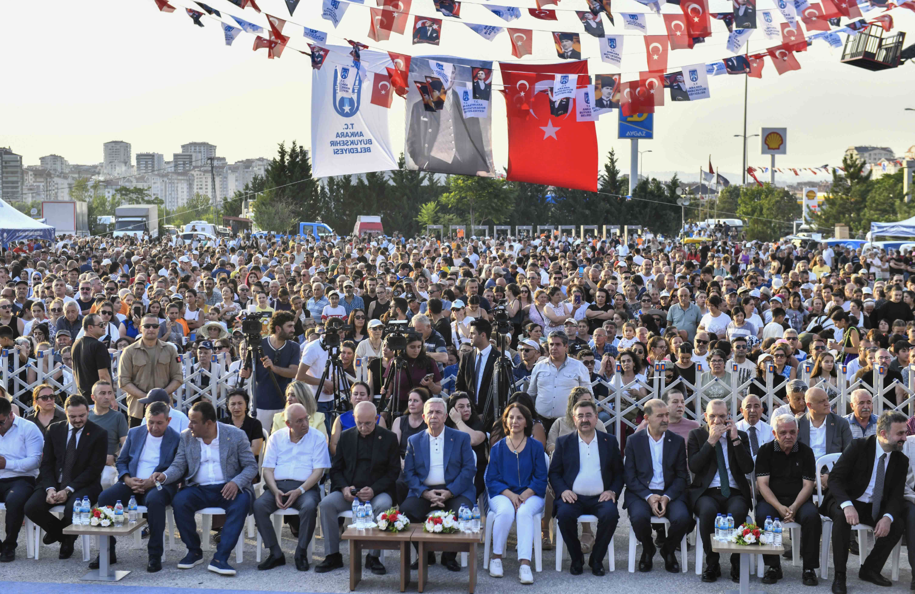 Başkentliler ABB'nin “Birlik Aşı Aşure” etkinliğinde buluştu: Yavaş'tan 2 adet cemevi müjdesi