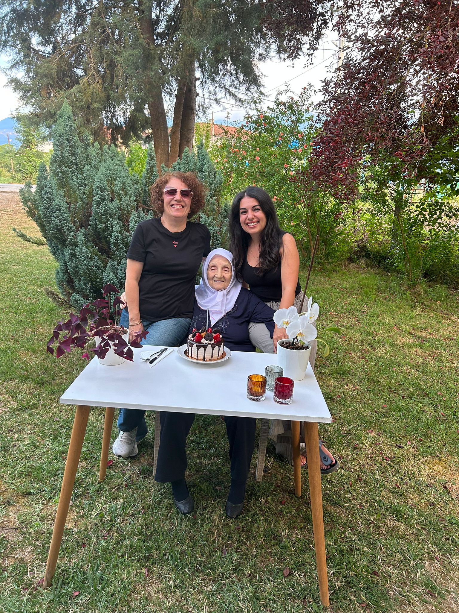 Torun Elif’ten anneanne’ye 93'üncü yaşgünü sürprizi
