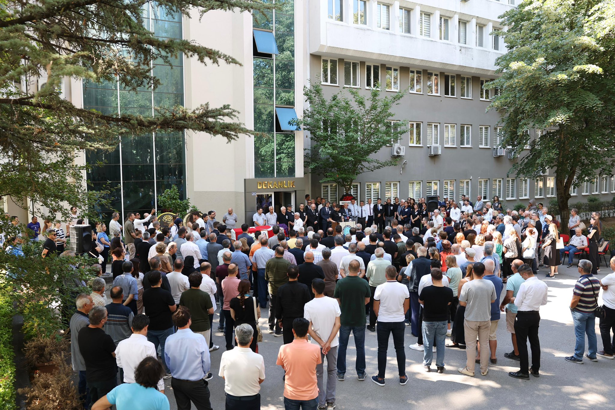Prof. Dr. Lale Karabıyık, Uludağ Üniversitesi’nden uğurlandı