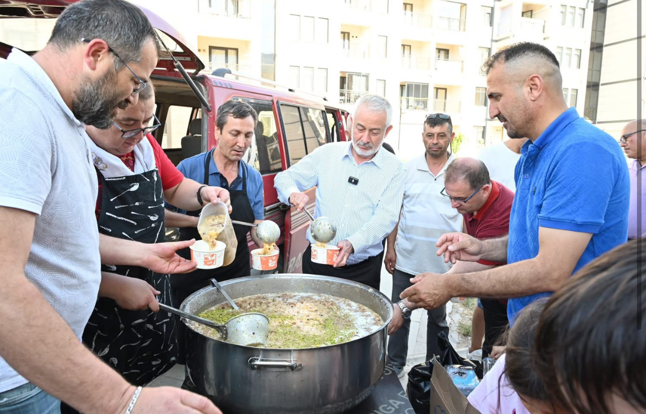 1002 TOKİ’de aşure bereketi