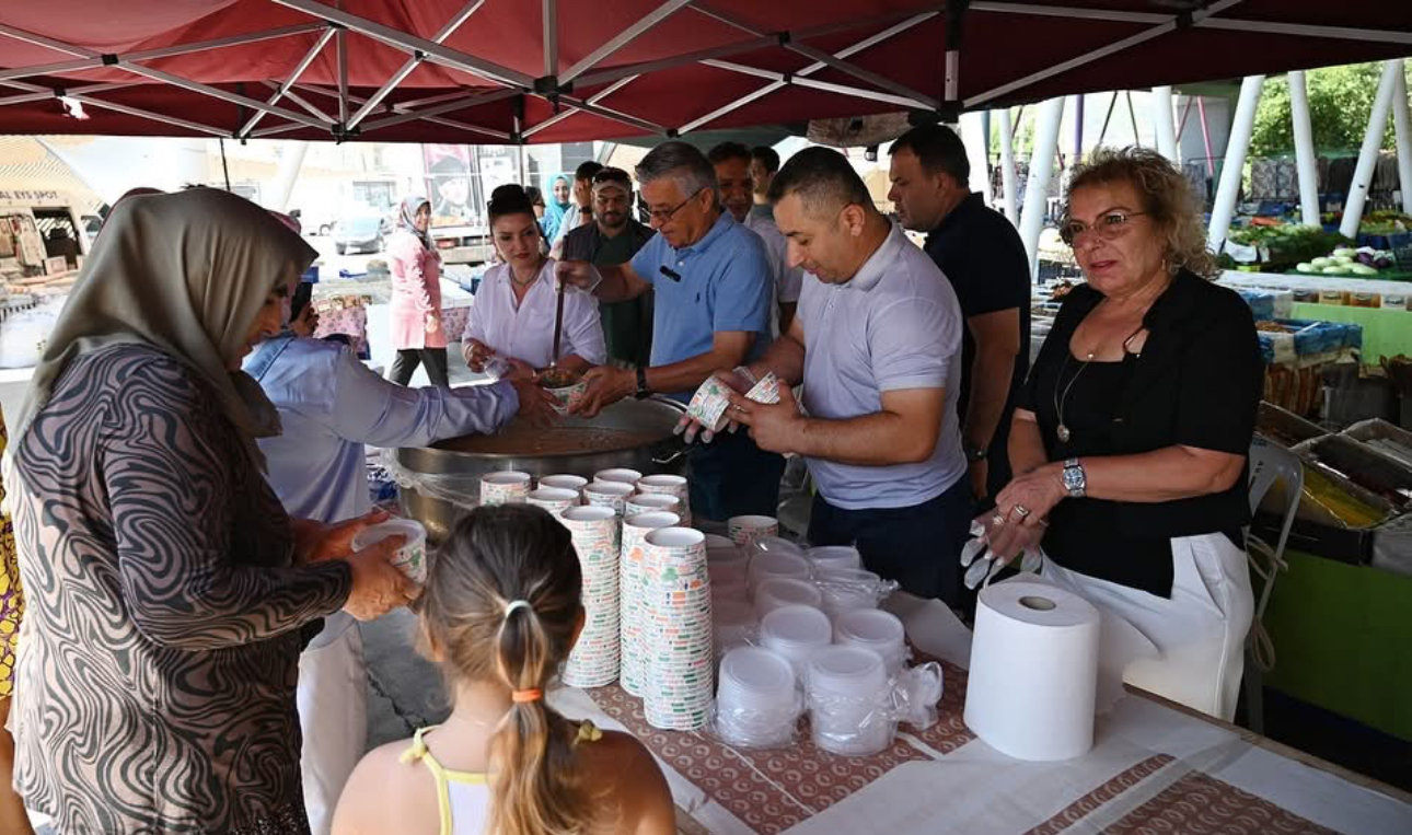 Kemer Belediyesi’nin aşure ikram programı başladı