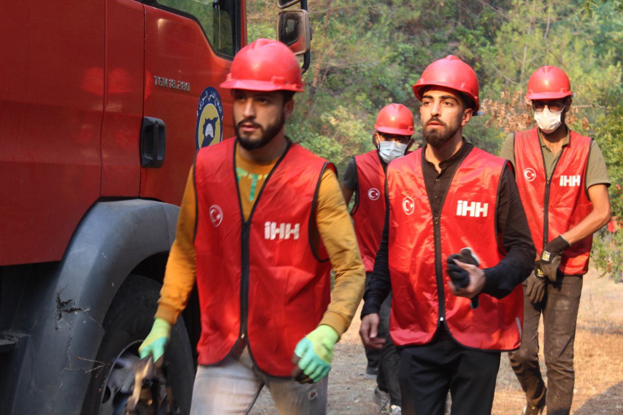Bayırbucak'taki Türkmen köylerinde orman yangınları sürüyor