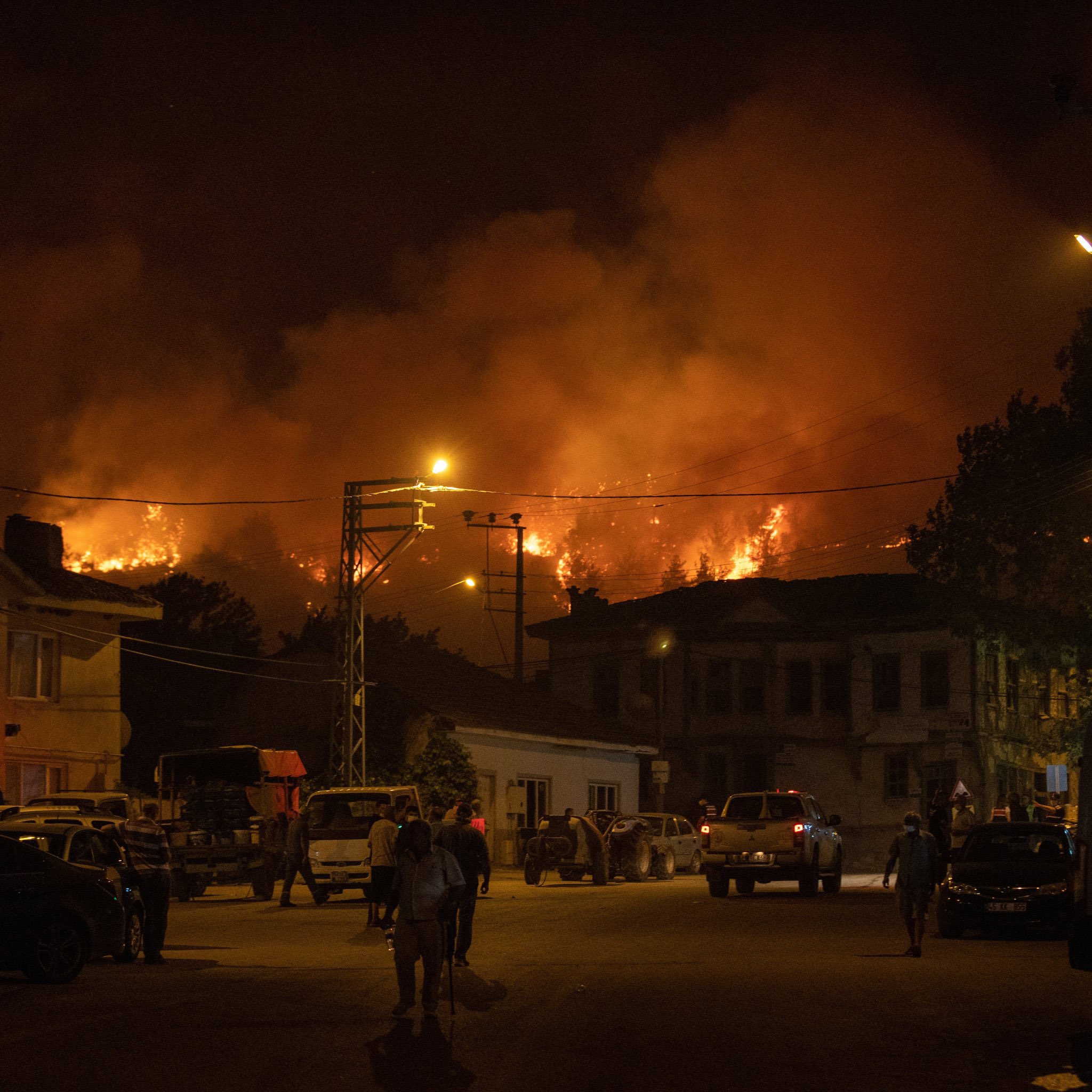 Sakarya'daki yangınla mücadeleye Kocaeli Büyükşehir Belediyesinden destek