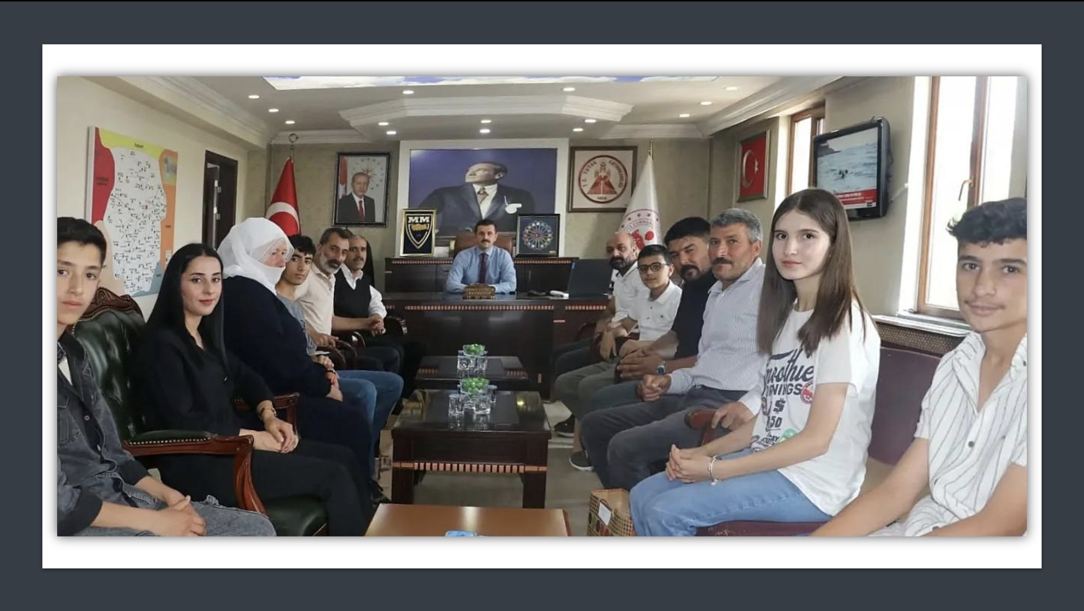 Başarılı öğrenciler, Tutak Kaymakamı Coşkun'u ziyaret etti