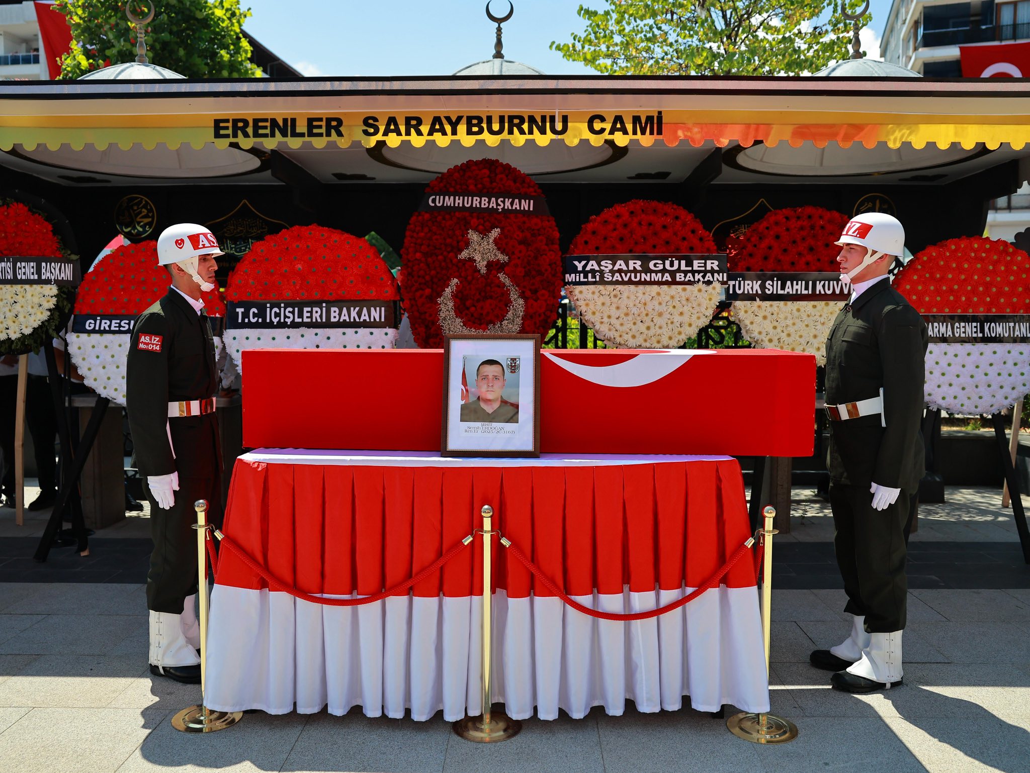 Şehit İkmal Er Semih Erdoğan gözyaşları ile uğurlandı