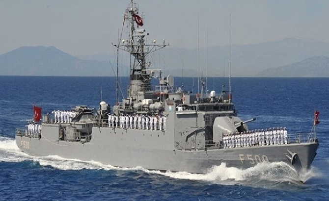 Türk savaş gemileri KKTC’de ziyarete açılıyor