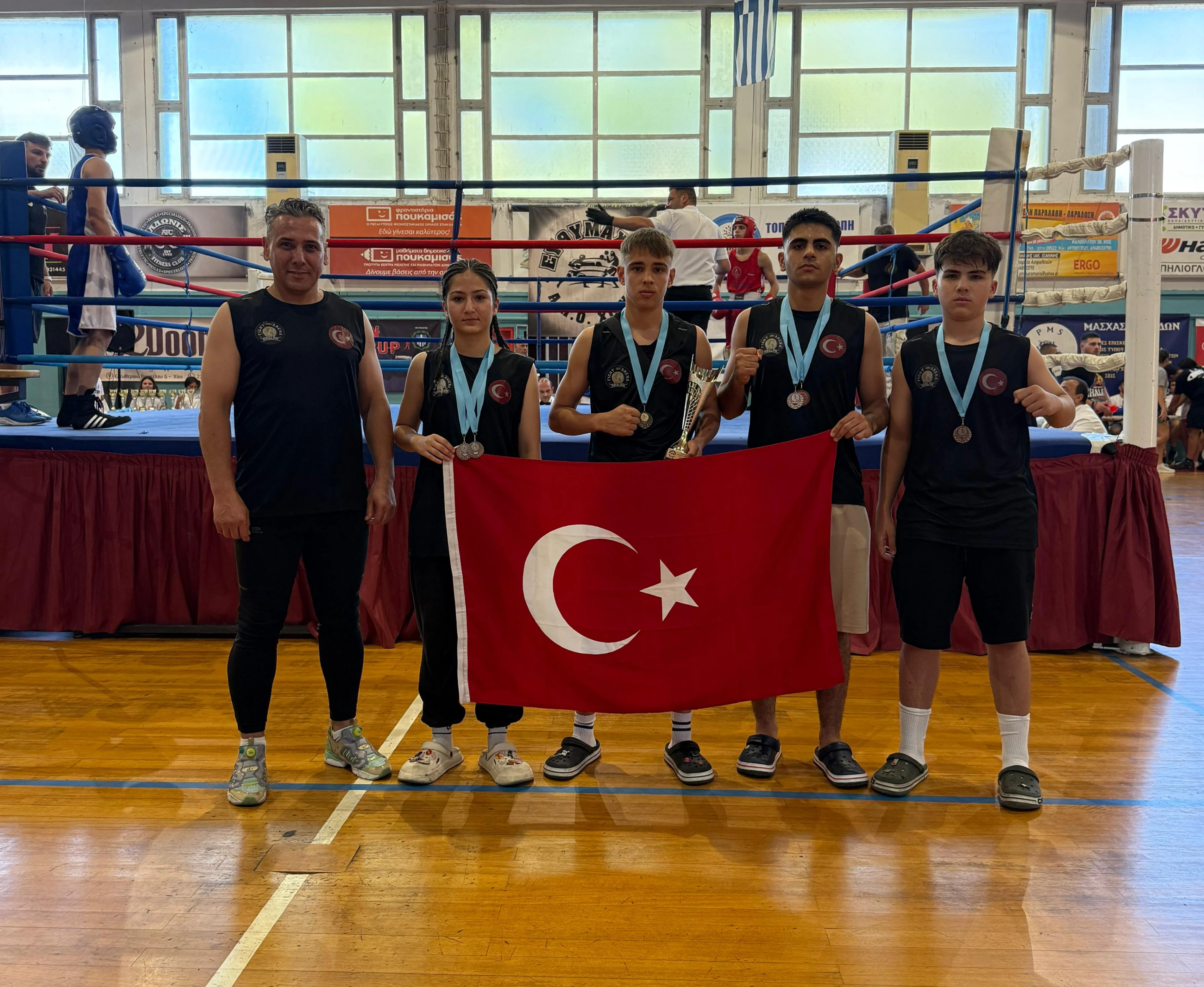 Arslan Fight Aras Spor kulübü boksörlerinin büyük başarısı