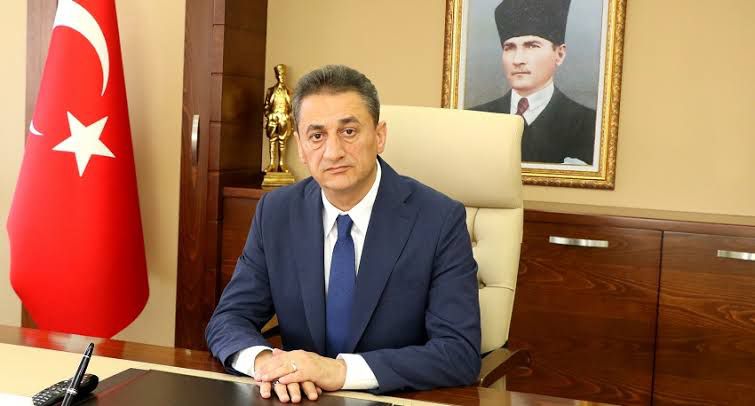 Rizeli Vali ailesi ile kaza geçirdi