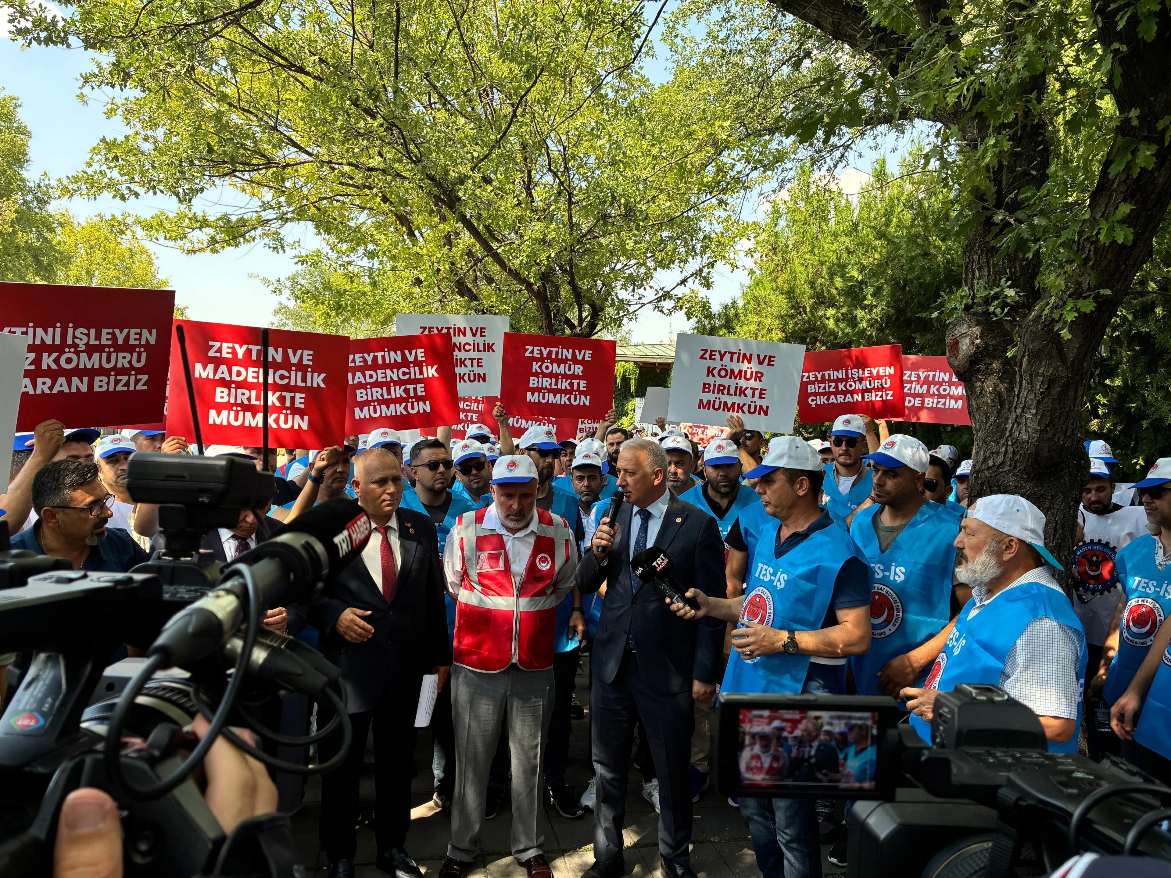 Kadem Mete: "Muhtarlarımız halkın vicdanıdır, satılık değildir "
