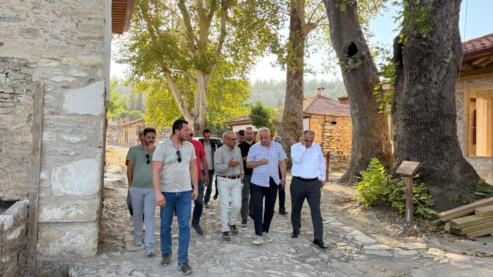 AK Parti Muğla Milletvekili Kadem Mete yangın bölgesinde