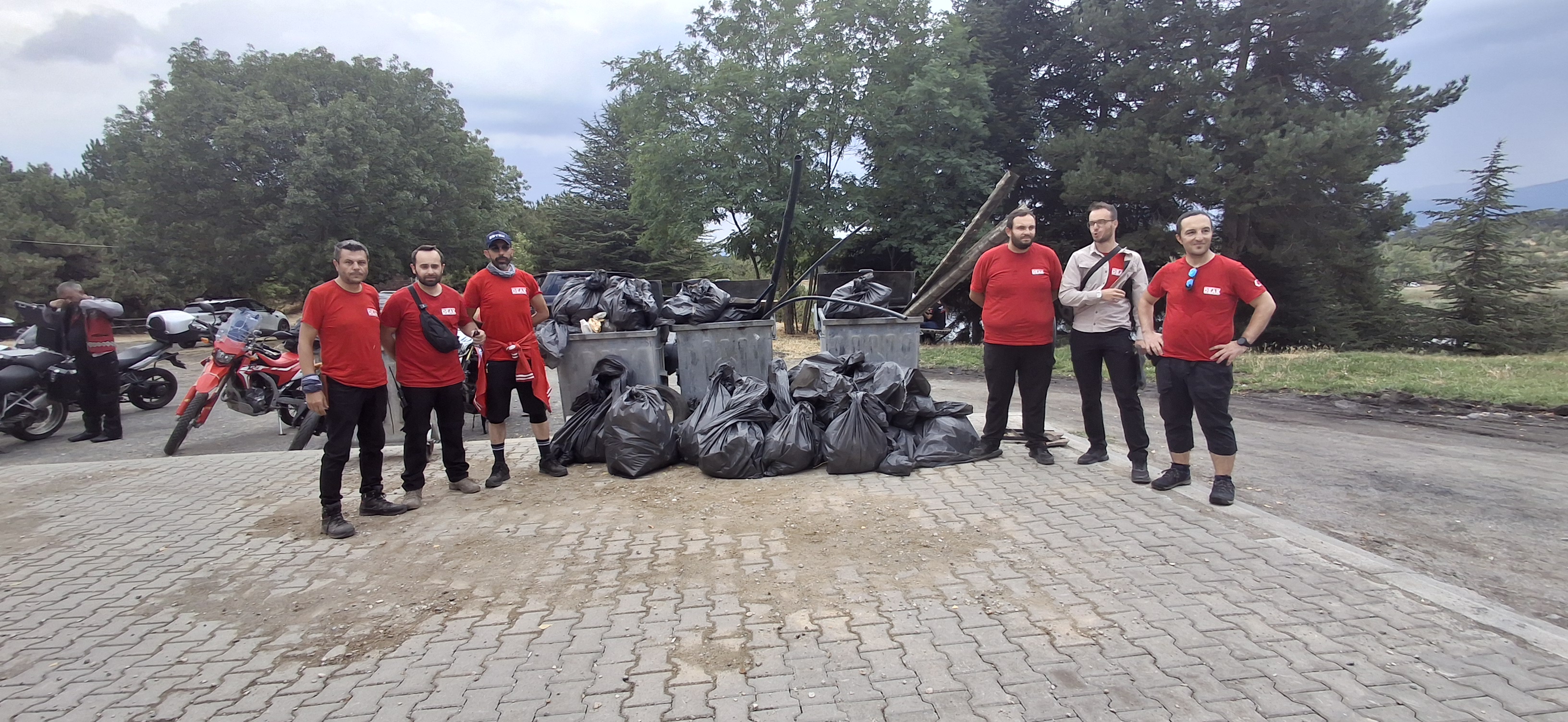 Vefa Motorize Derneği öncülüğünde Karagöl Yaylası’nda çöpler toplandı