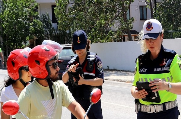 Çanakkale’de jandarmadan motosiklet ve motorlu bisikletlere özel trafik denetimi