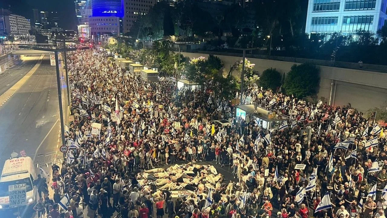 İsrail’de hükümet karşıtı grev ve protestolara 1 milyondan fazla katılım