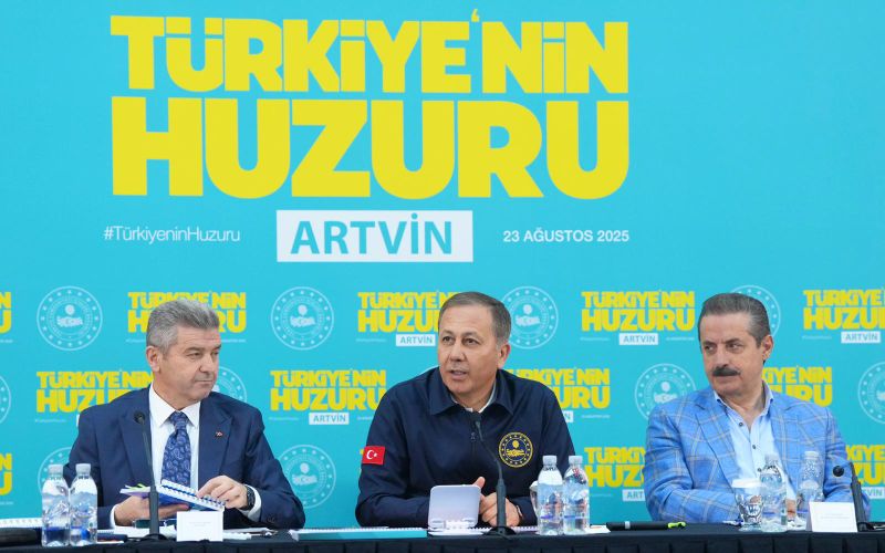 İçişleri Bakanı Ali Yerlikaya Artvin’de huzur ve güvenlik toplantısına katıldı