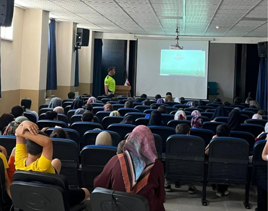 Kars’ta Kur’an kursu öğrencilerine trafik eğitimi verildi