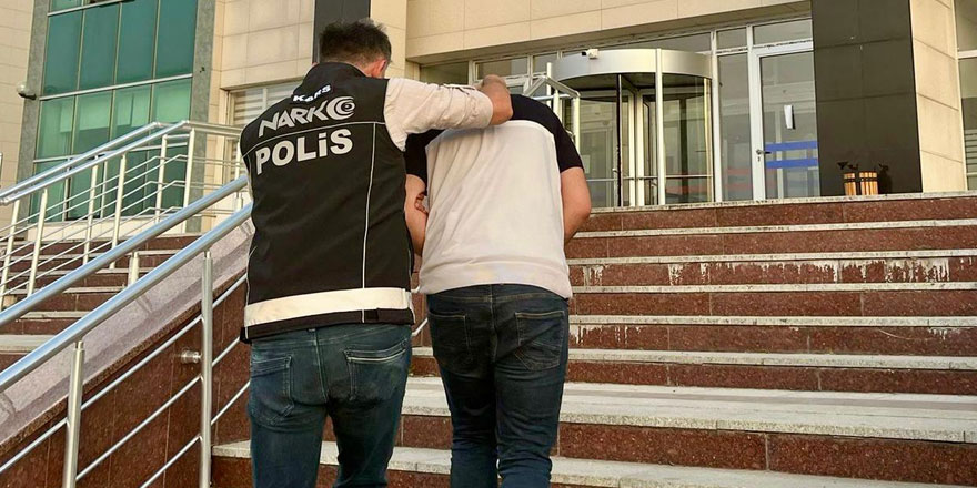 Kars Emniyet Müdürlüğü 8 yıl 4 ay hapis cezalı şahısı yakaladı