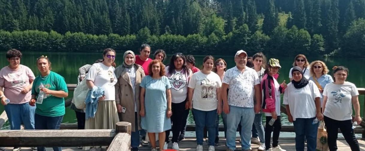 Kars Engelsiz Yaşam Merkezi’nden Karagöl’e moral dolu gezi