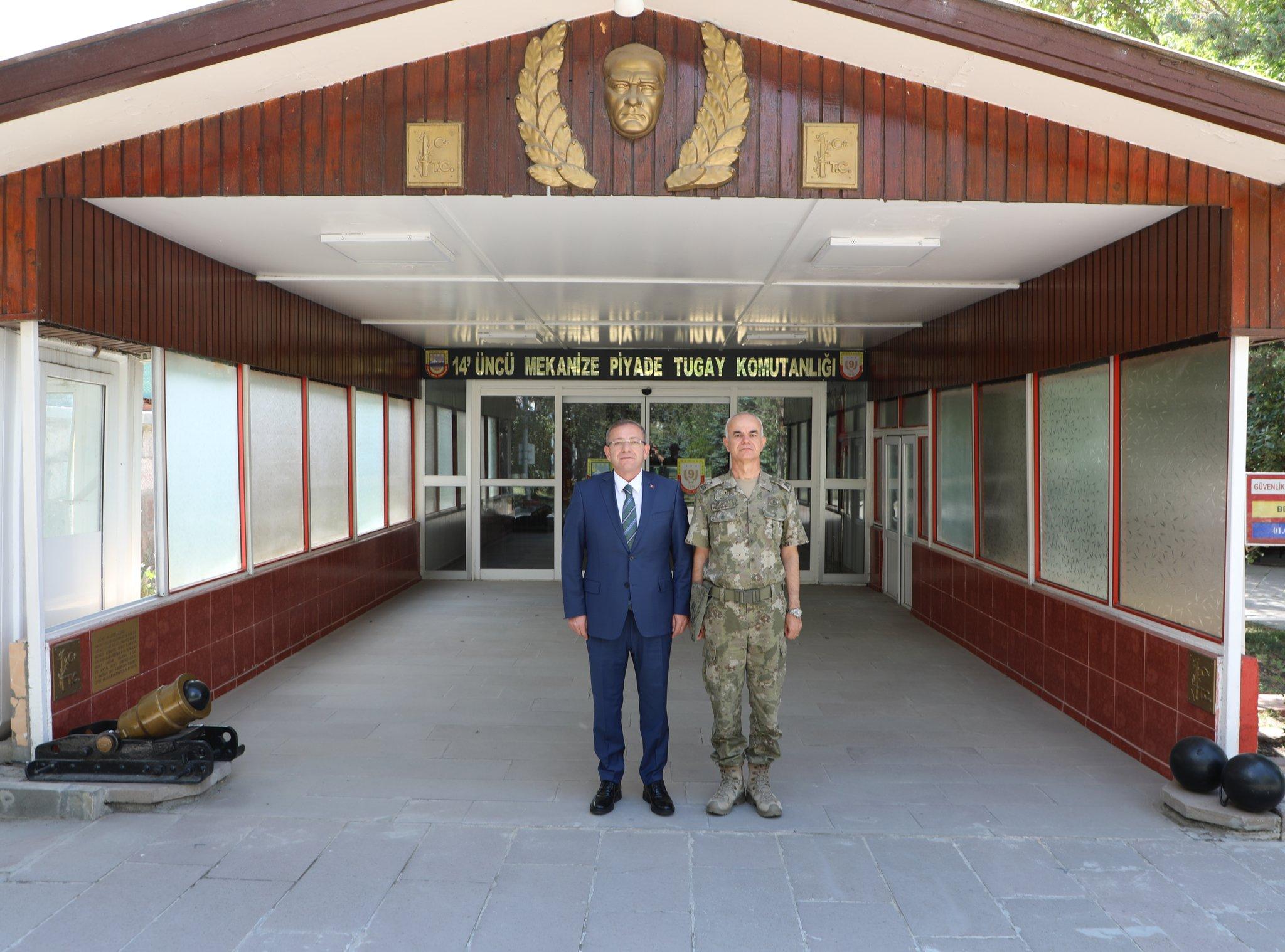 Kars Valisi Ziya Polat'tan Tuğgeneral Şahin Yenilmez’e veda ziyareti