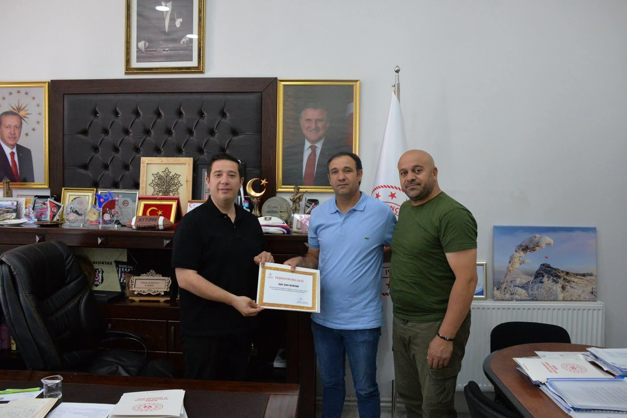 Kars Gençlik ve Spor İl Müdürü Mehmet Başköylü'den başarılı personele takdirname