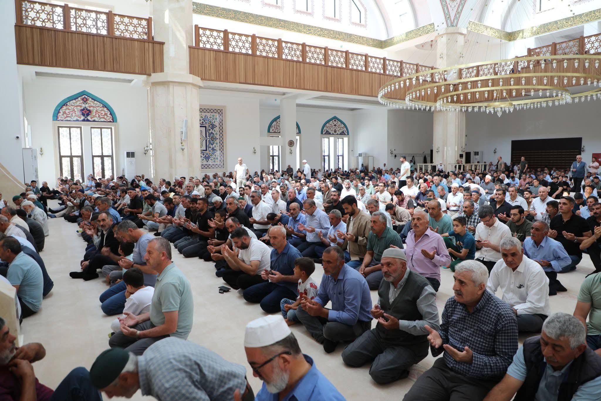 Kars Sultan Alparslan Camii ve Külliyesi'nde aziz şehitler için mevlid programı düzenlendi
