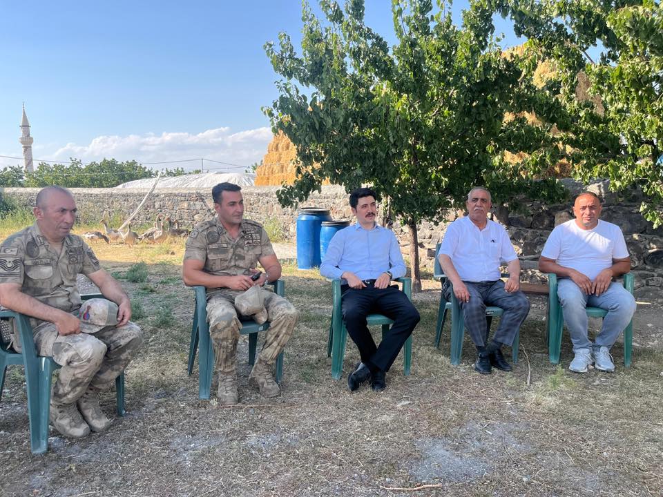 Digor Kaymakamı Ahmed Tayyib Kahraman, Çatak Köyü’nde vatandaşlarla buluştu