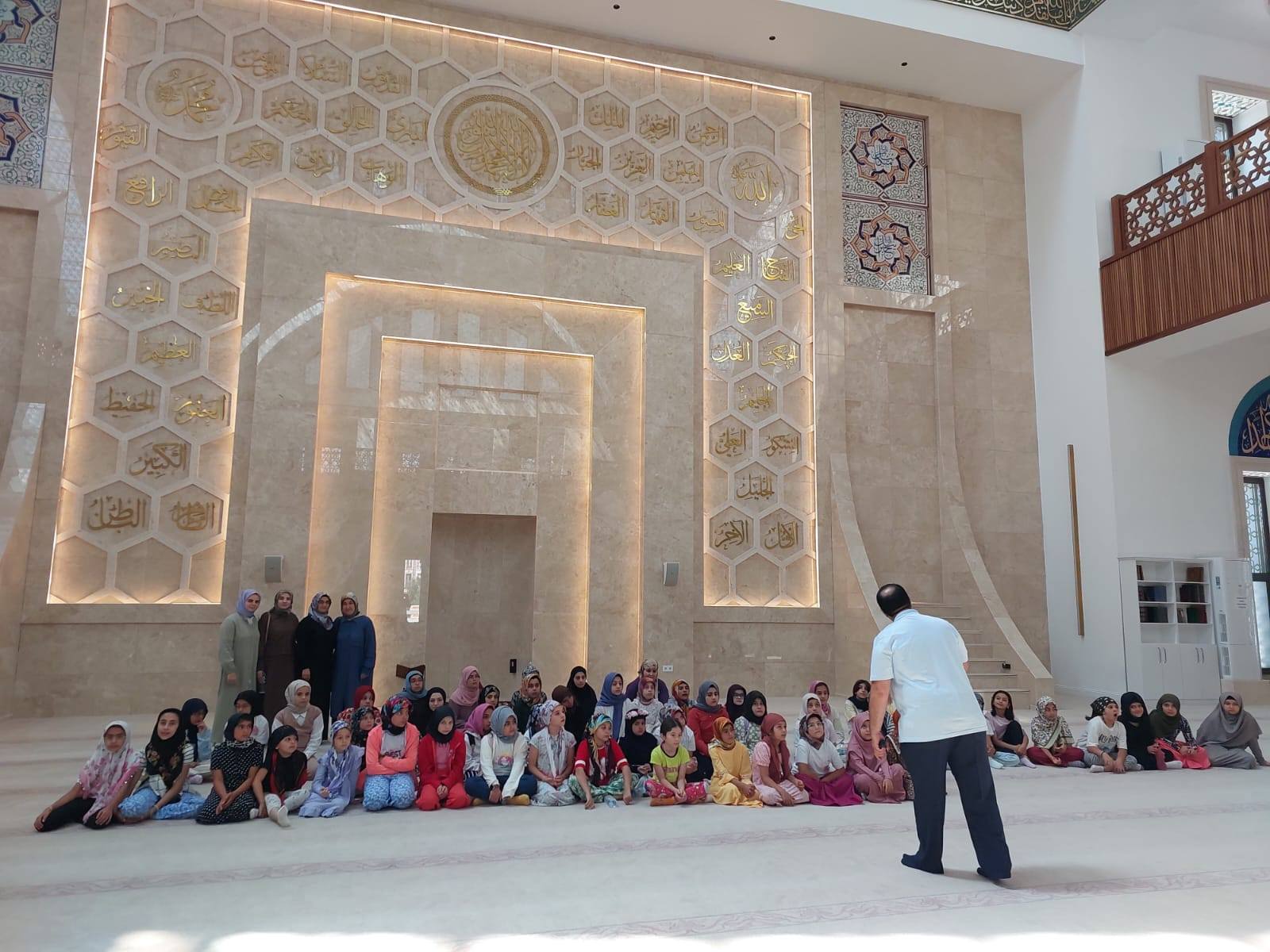 Kars'ta camii çocuk buluşmaları: "Şehirlerin kalbi camilerde buluşalım" projesi devam ekarsdiyor