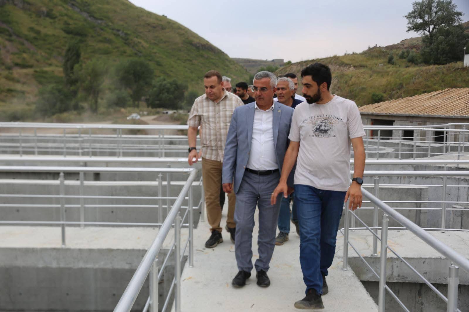 Kars Atıksu Arıtma Tesisi'nde DSİ heyeti inşaatında teknik incelemelerde bulundu