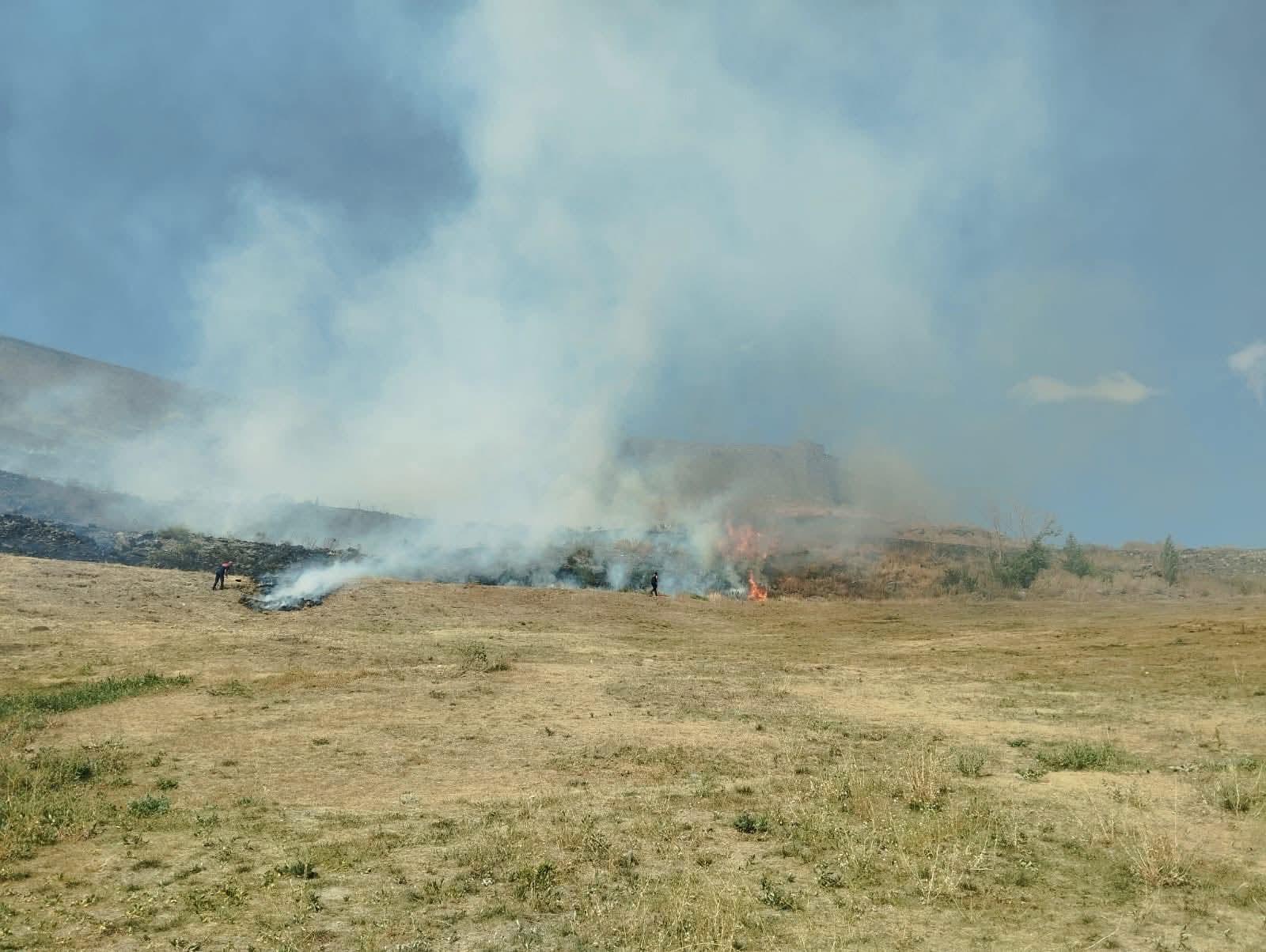 Kars Kalesi Eteklerinde Çıkan Anız Yangını Korkuya Neden Oldu