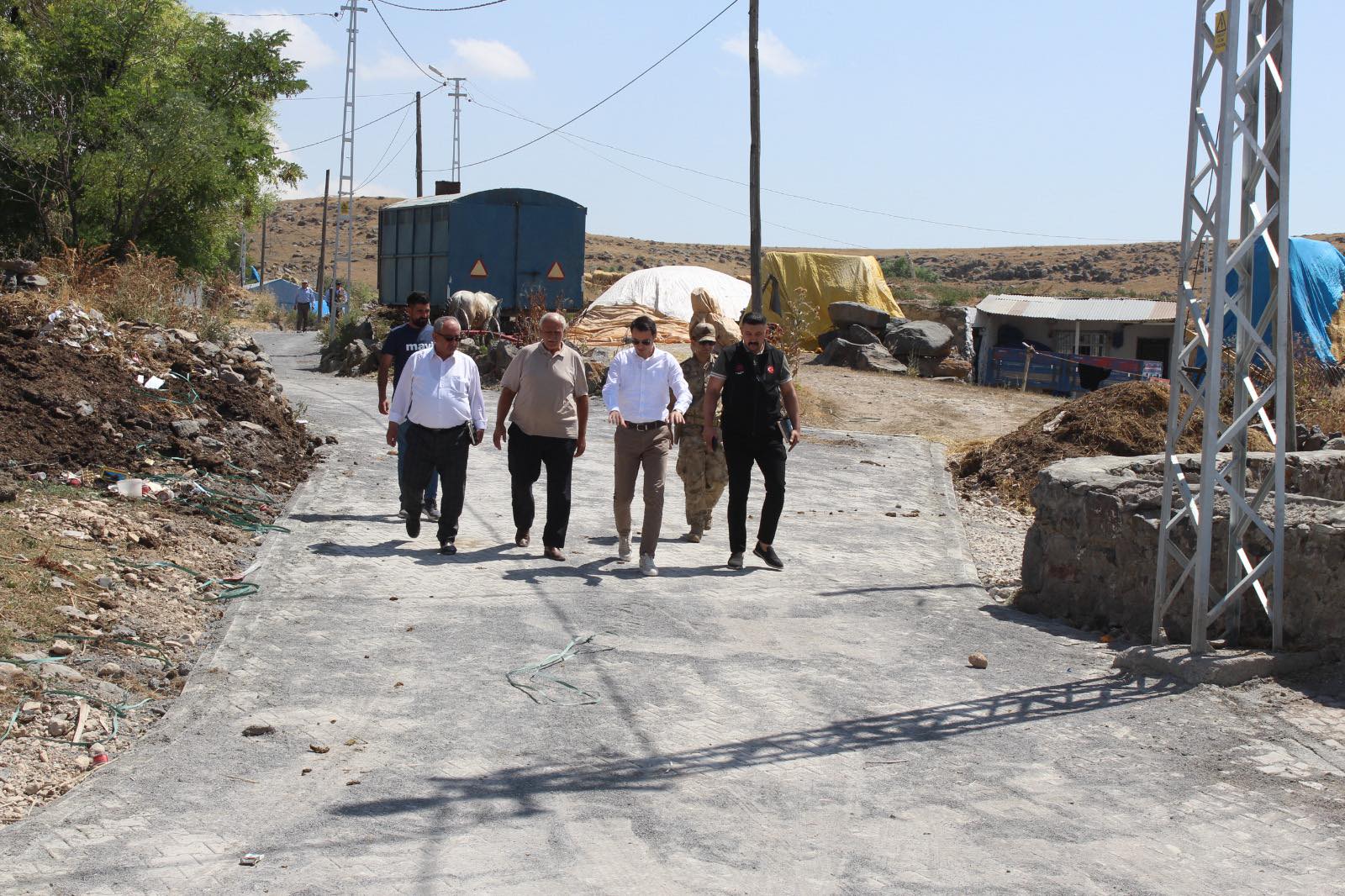 Selim Kaymakamı Mehmet Ali Semiz’den köy yollarına yakın takip