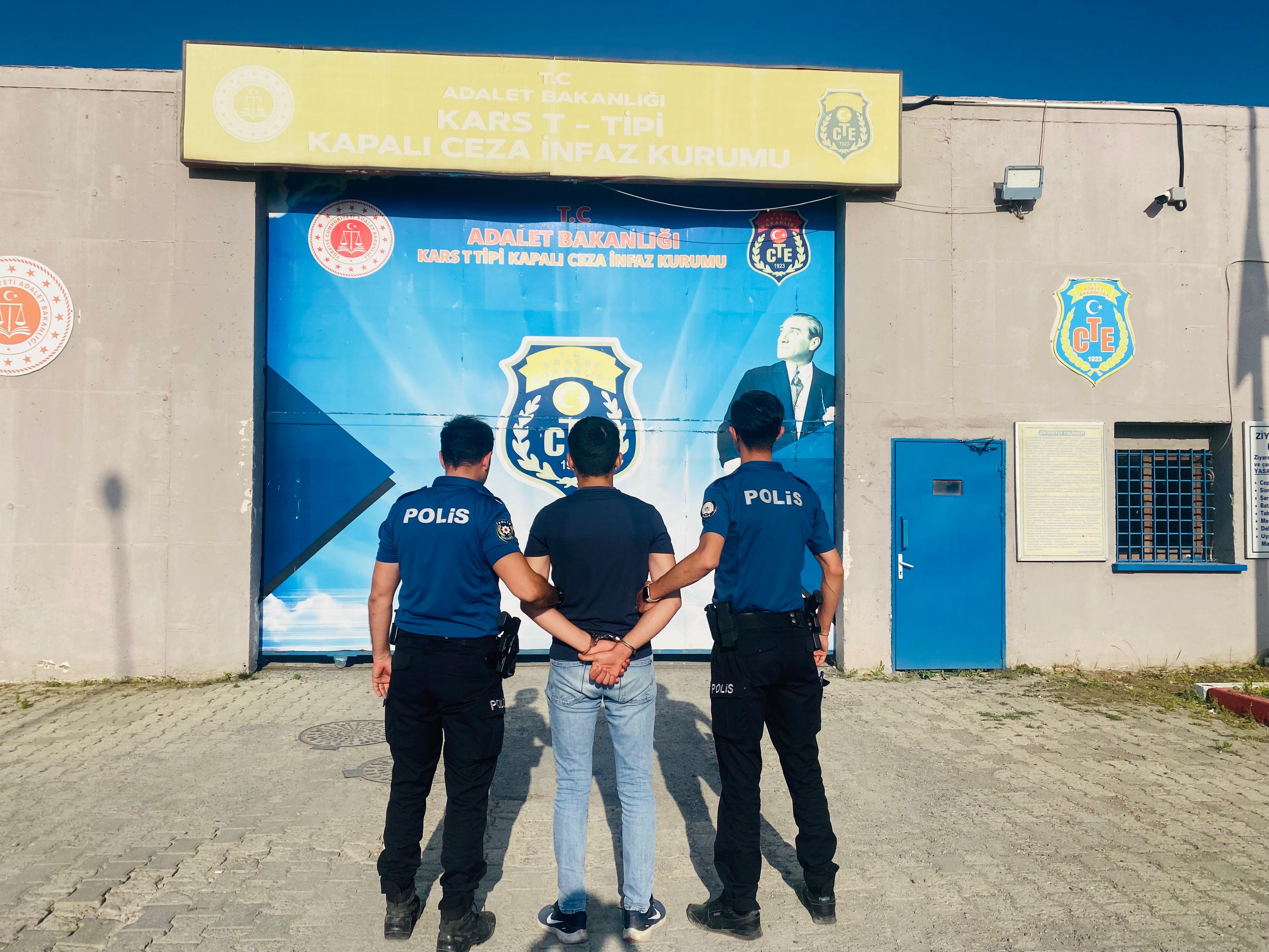 Kars Kalesi eteklerindeki yangının şüphelisinin 27 ayrı suç kaydı bulunduğu ortaya çıktı