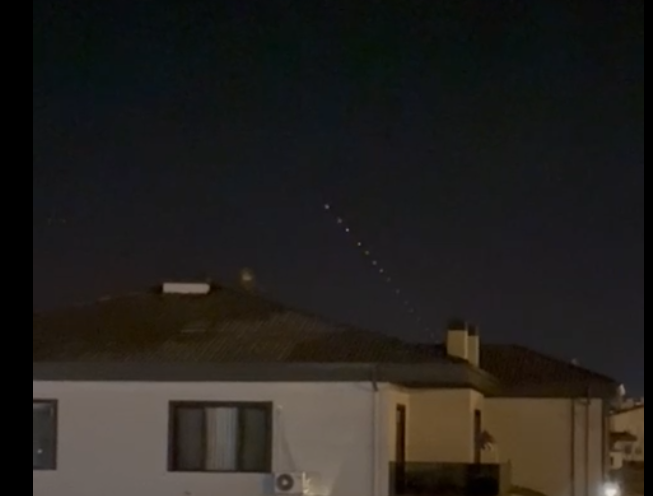 Gökyüzündeki sıralı ışıklar Aksaray’da şaşkınlık yarattı