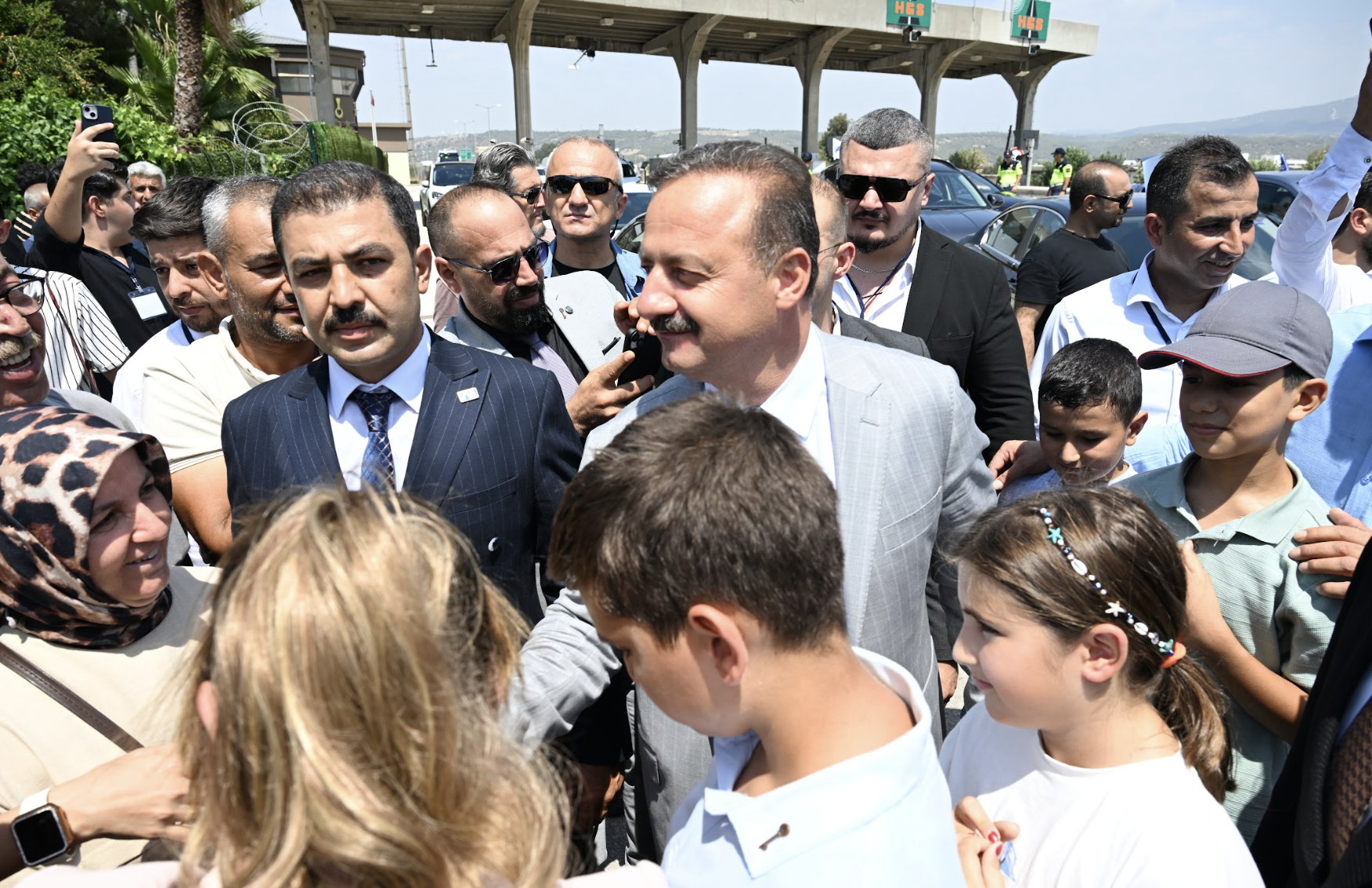Ağıralioğlu: Apo’ya kurucu önder dediğin kadar Alparslan Türkeş’in hatırını saysaydın